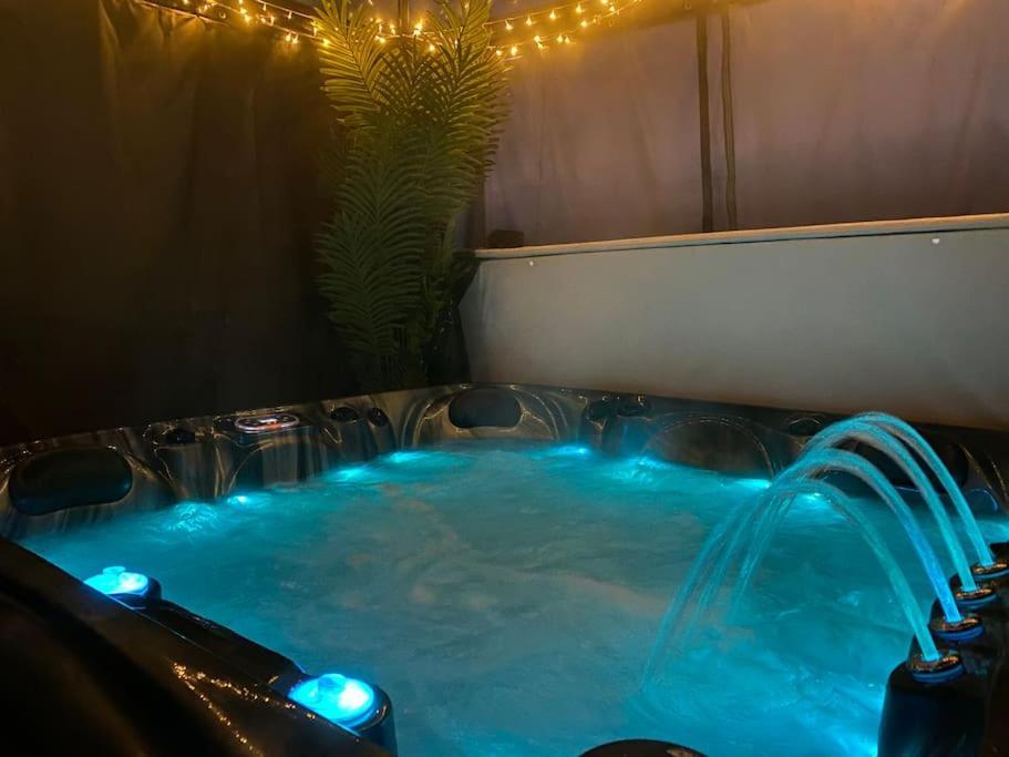 Apartamento Secret Gem 1 Bed Garden Flat Private Luxury Hot Tub Bournemouth Exterior foto