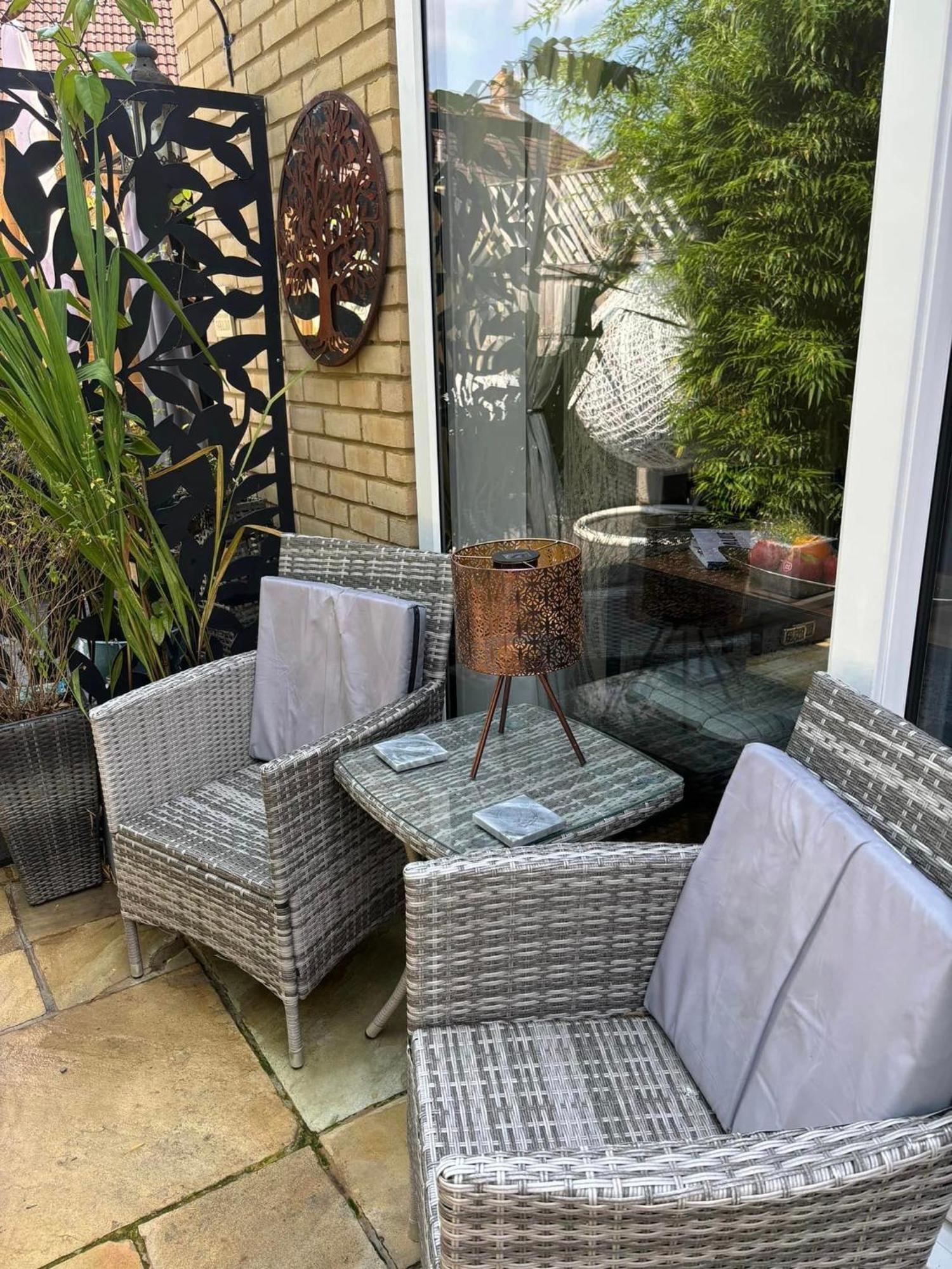 Apartamento Secret Gem 1 Bed Garden Flat Private Luxury Hot Tub Bournemouth Exterior foto