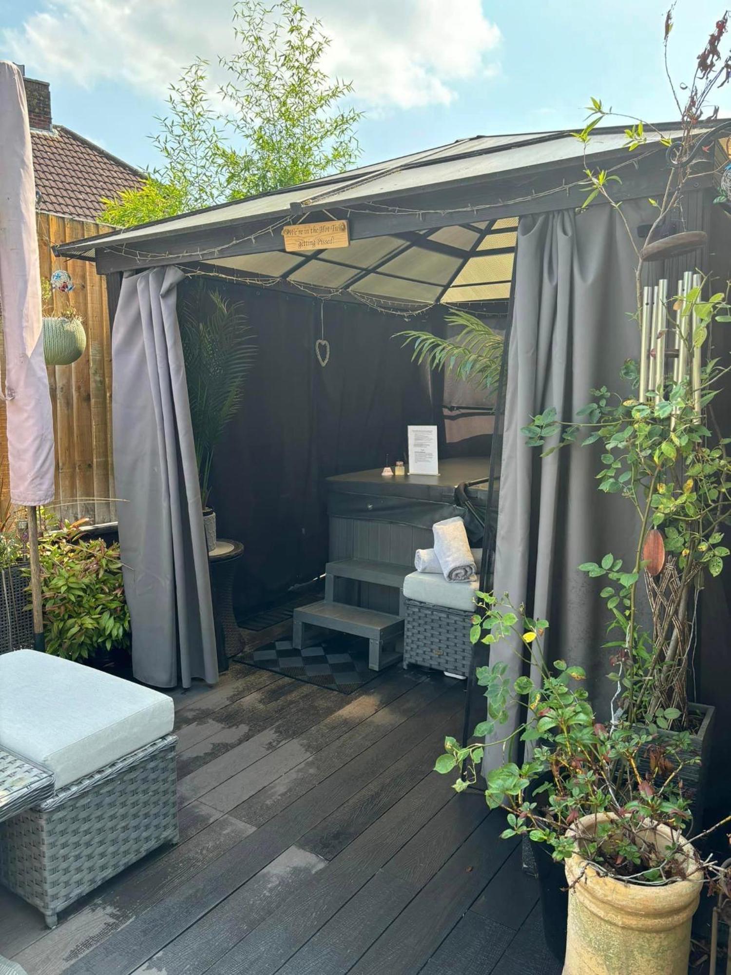 Apartamento Secret Gem 1 Bed Garden Flat Private Luxury Hot Tub Bournemouth Exterior foto