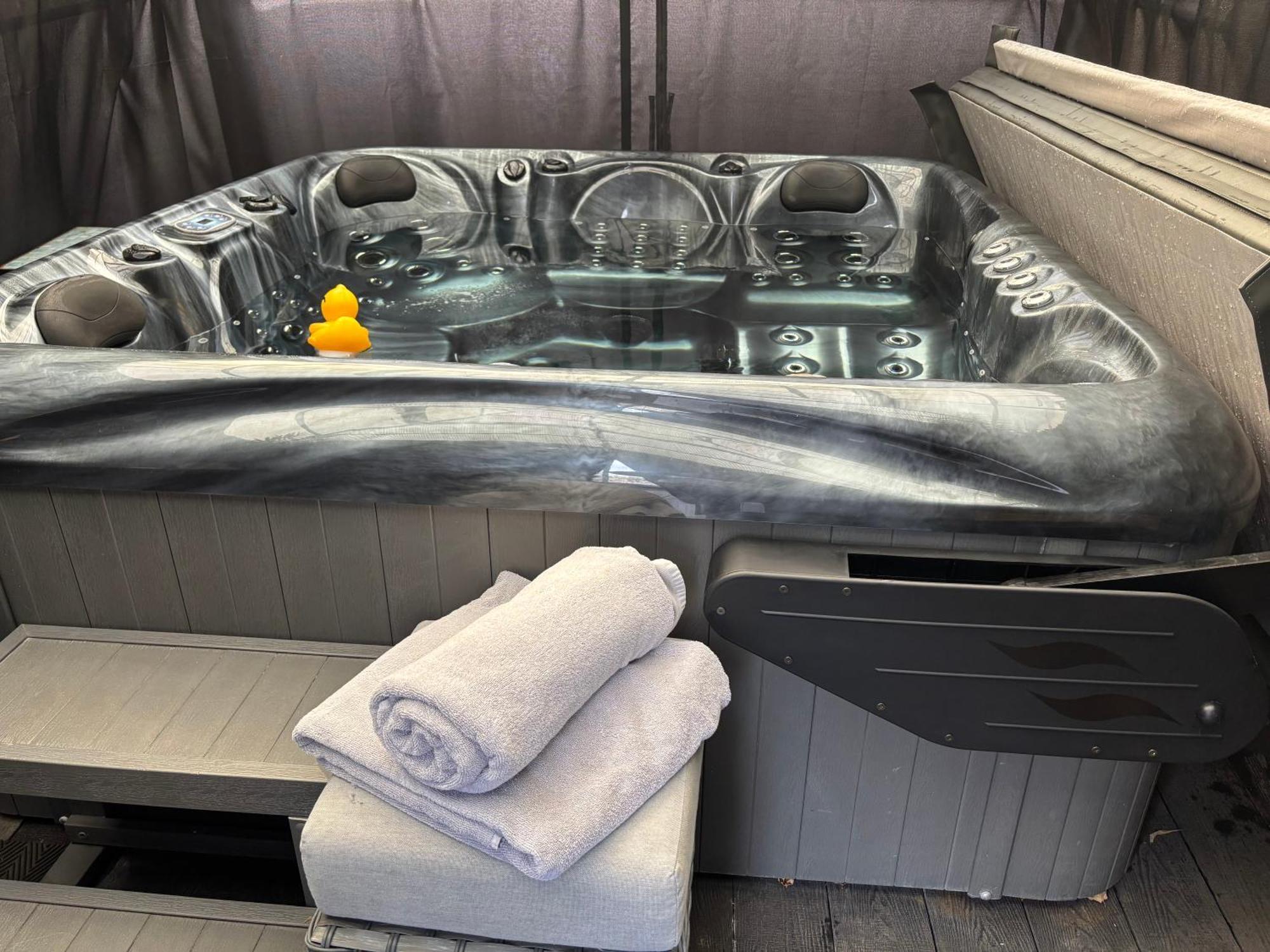 Apartamento Secret Gem 1 Bed Garden Flat Private Luxury Hot Tub Bournemouth Exterior foto